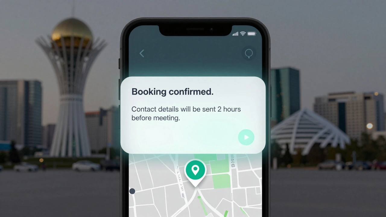 Уведомление на телефоне о подтверждении брони с одноразовым кодом доступа и адресом отеля в Астане.